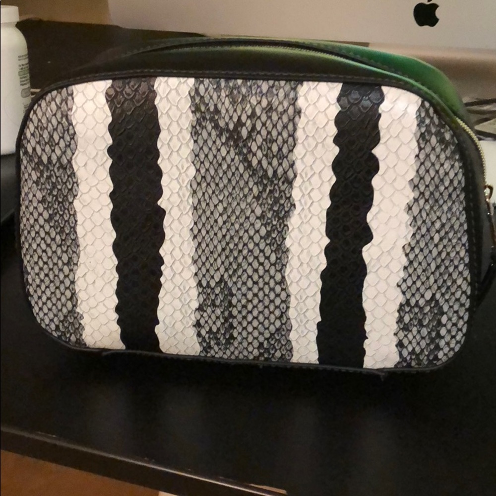 Estée Lauder makeup bag